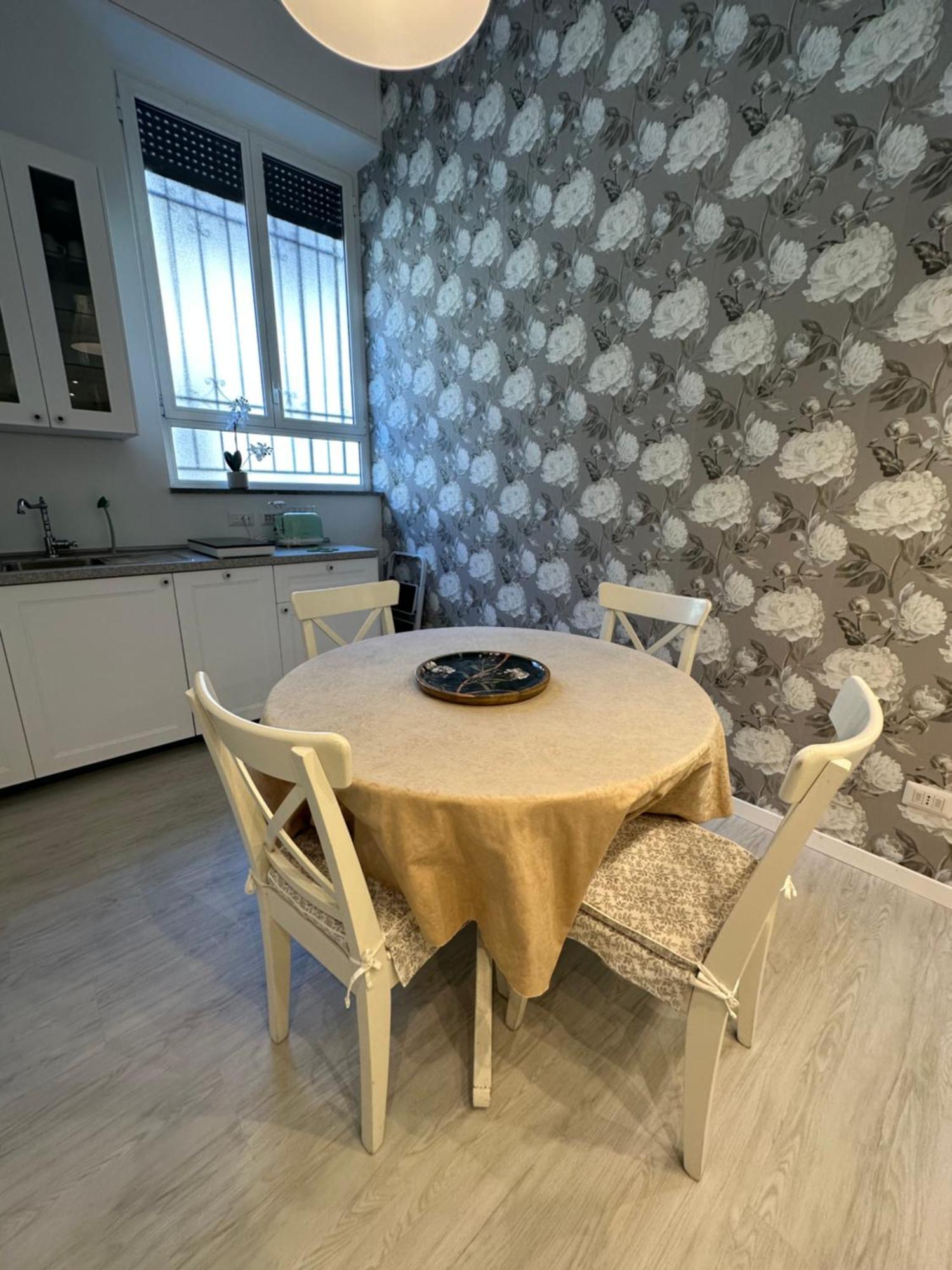Flowers, A Cozy Suite In Milan Luaran gambar