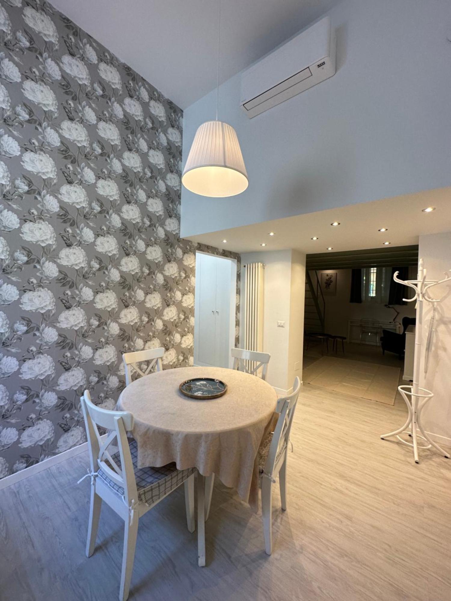 Flowers, A Cozy Suite In Milan Luaran gambar